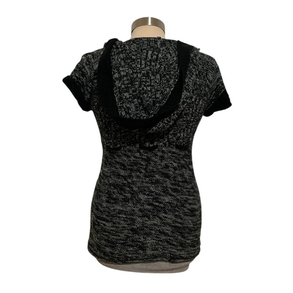 Dots Size Medium Gray Short Sleeve Tunic Sweater - Picture 2 of 6